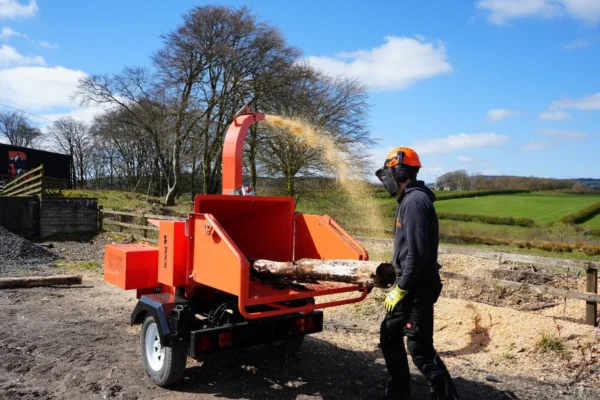 RTC-160 Road Tow Chipper